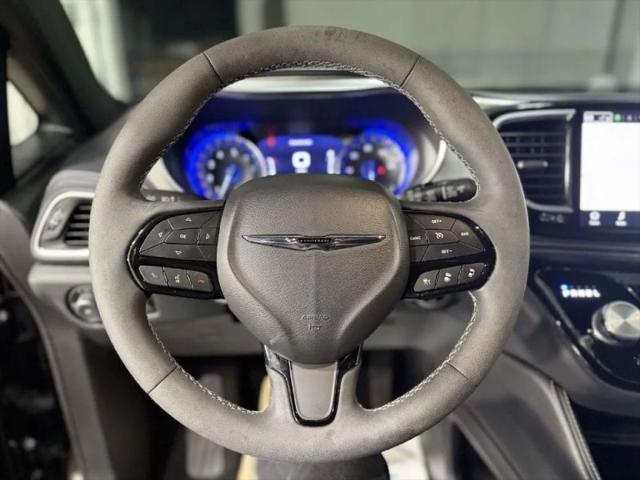 2024 Chrysler Pacifica Limited AWD
