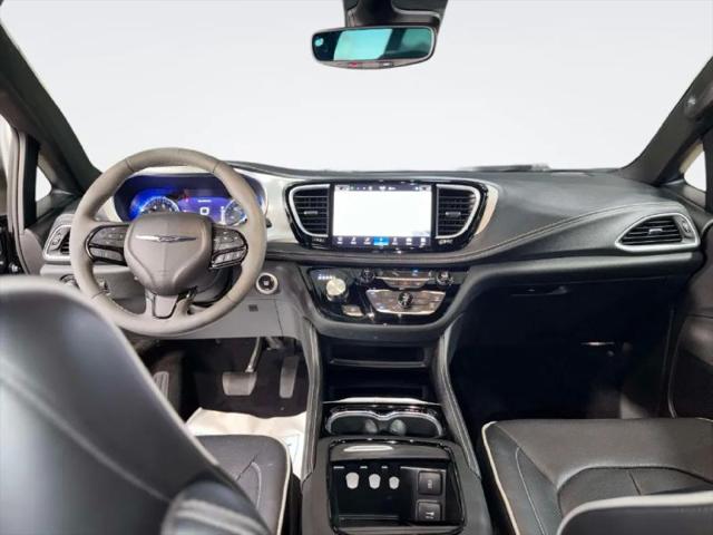 2024 Chrysler Pacifica Limited AWD