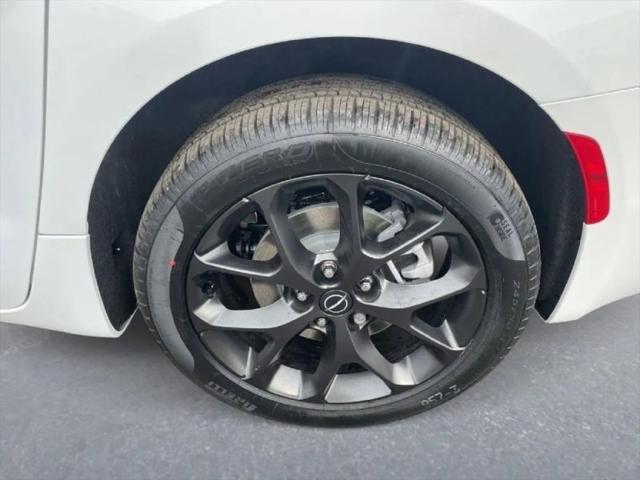 2026 Chrysler Pacifica Limited AWD
