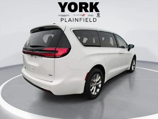 2027 Chrysler Pacifica Select AWD