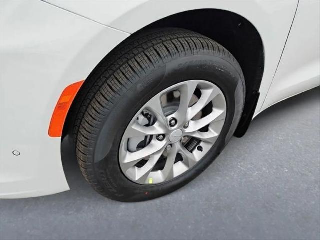 2027 Chrysler Pacifica Select AWD