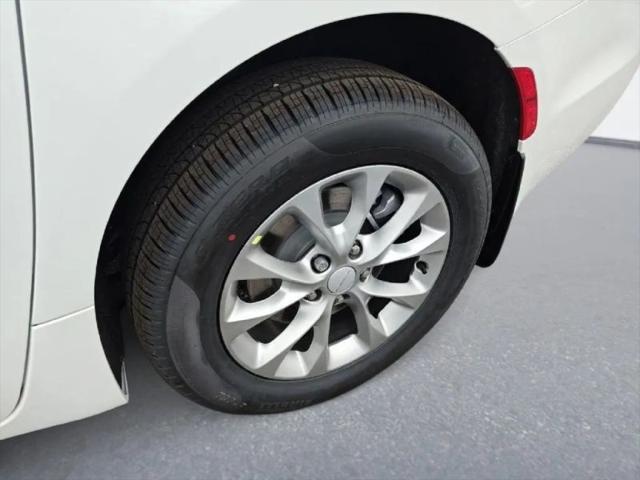 2027 Chrysler Pacifica Select AWD