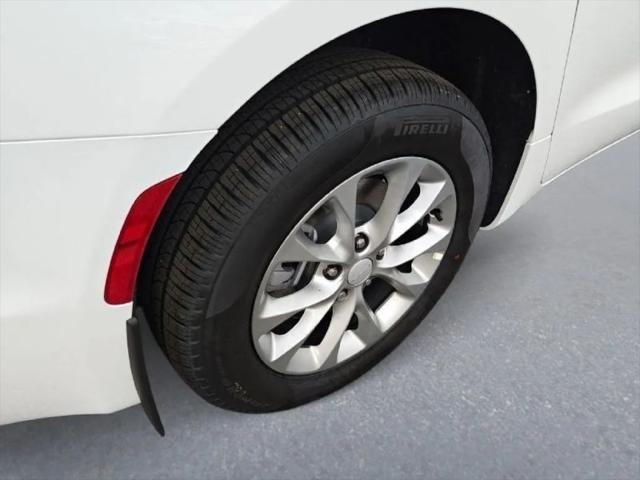 2027 Chrysler Pacifica Select AWD