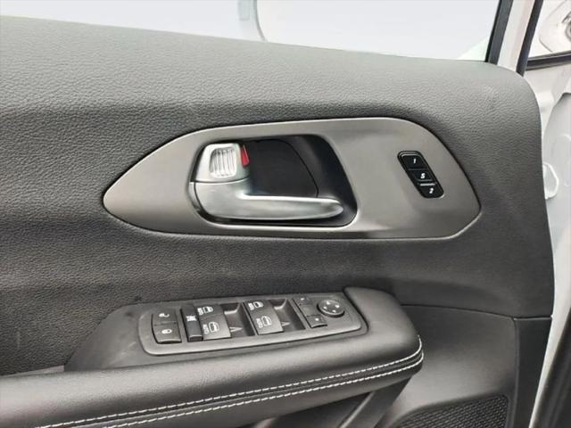 2027 Chrysler Pacifica Select AWD