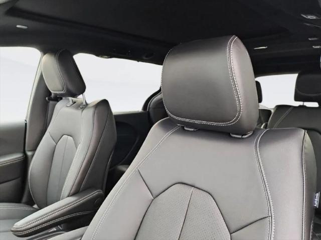 2027 Chrysler Pacifica Select AWD