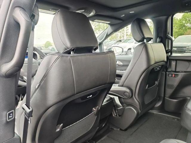 2027 Chrysler Pacifica Select AWD