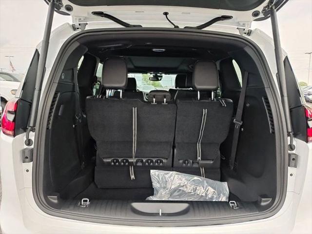 2027 Chrysler Pacifica Select AWD
