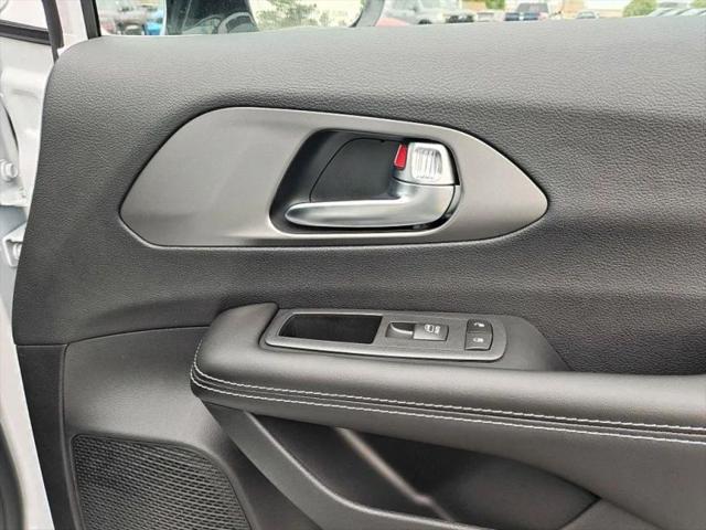 2027 Chrysler Pacifica Select AWD