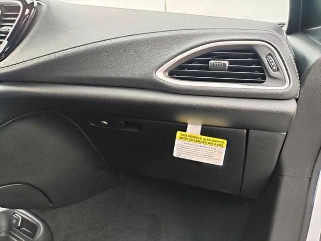 2027 Chrysler Pacifica Select AWD