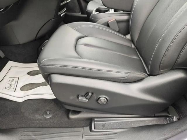 2027 Chrysler Pacifica Select AWD