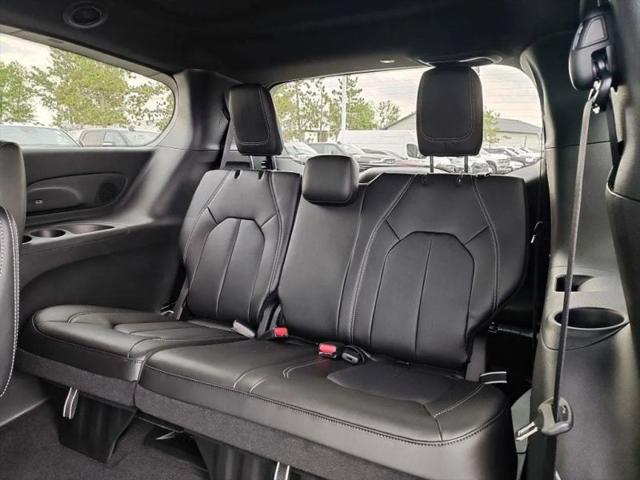 2027 Chrysler Pacifica Select AWD