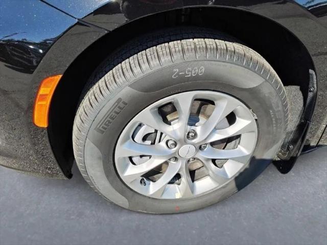 2027 Chrysler Pacifica Select AWD