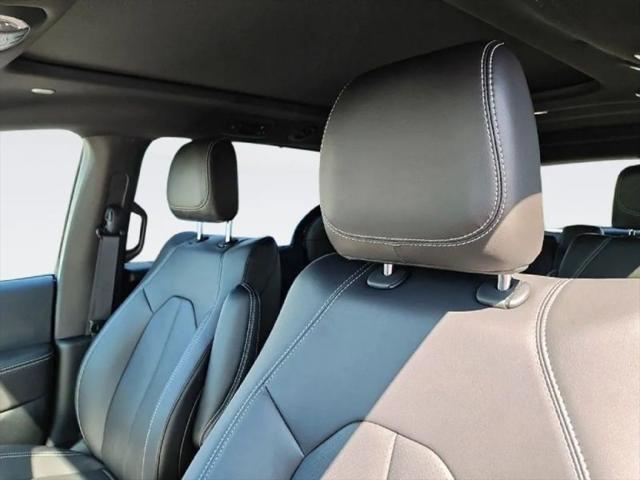 2027 Chrysler Pacifica Select AWD