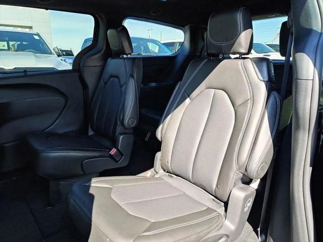 2027 Chrysler Pacifica Select AWD