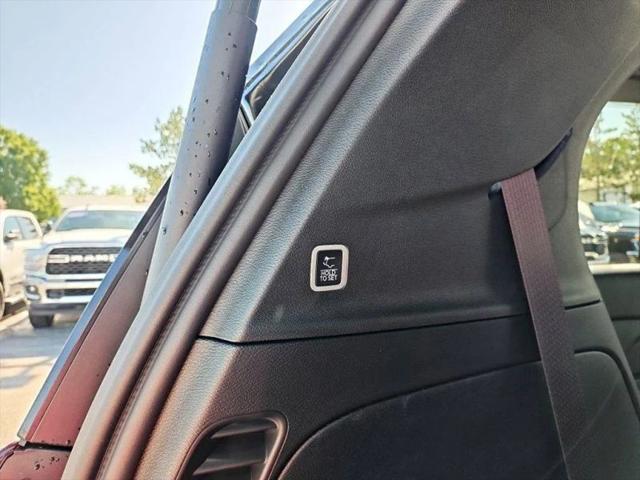 2027 Chrysler Pacifica Select AWD