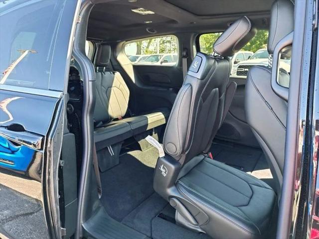2027 Chrysler Pacifica Select AWD