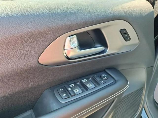 2027 Chrysler Pacifica Select AWD