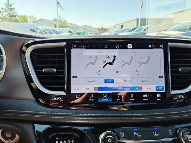 2027 Chrysler Pacifica Select AWD