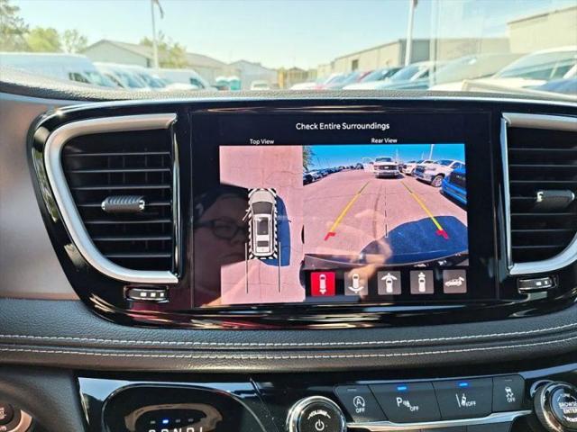 2027 Chrysler Pacifica Select AWD
