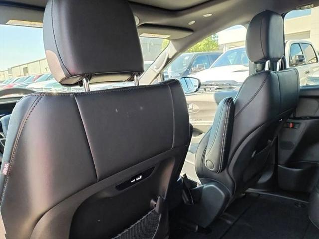 2027 Chrysler Pacifica Select AWD
