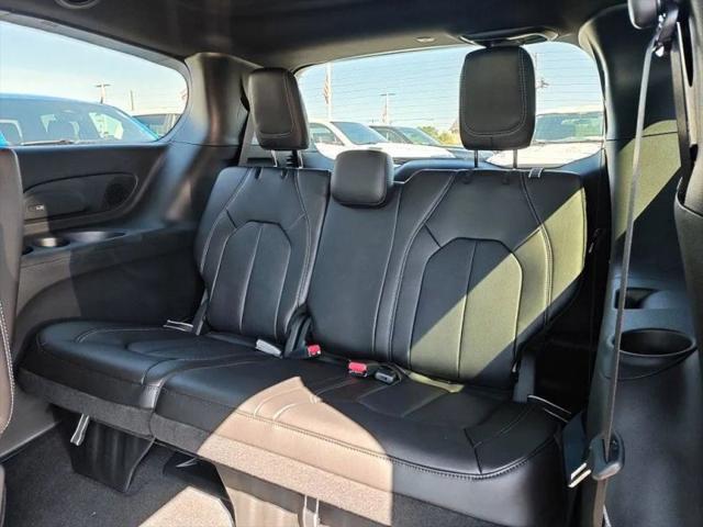 2027 Chrysler Pacifica Select AWD