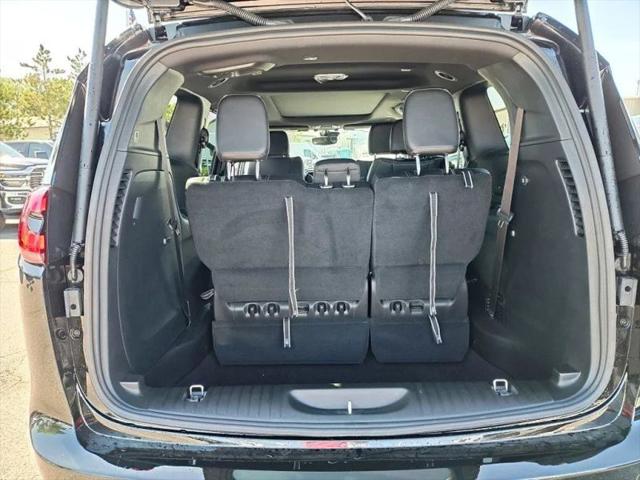 2027 Chrysler Pacifica Select AWD