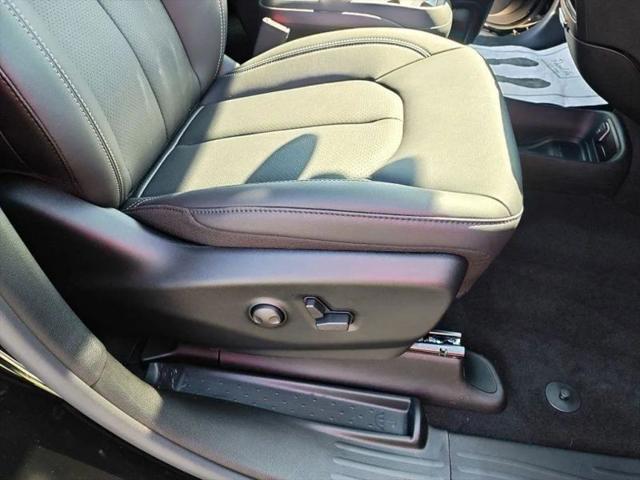 2027 Chrysler Pacifica Select AWD
