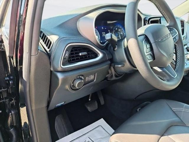 2027 Chrysler Pacifica Select AWD