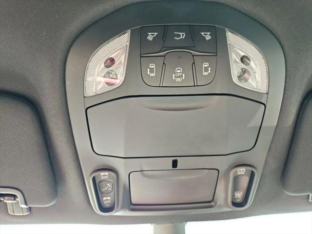 2027 Chrysler Pacifica Limited AWD