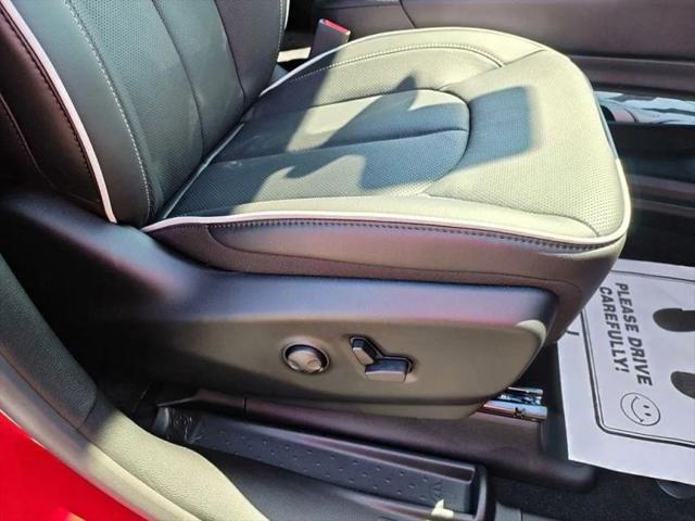 2027 Chrysler Pacifica Limited AWD