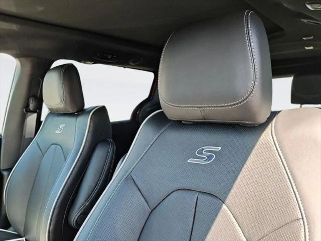2027 Chrysler Pacifica Limited AWD