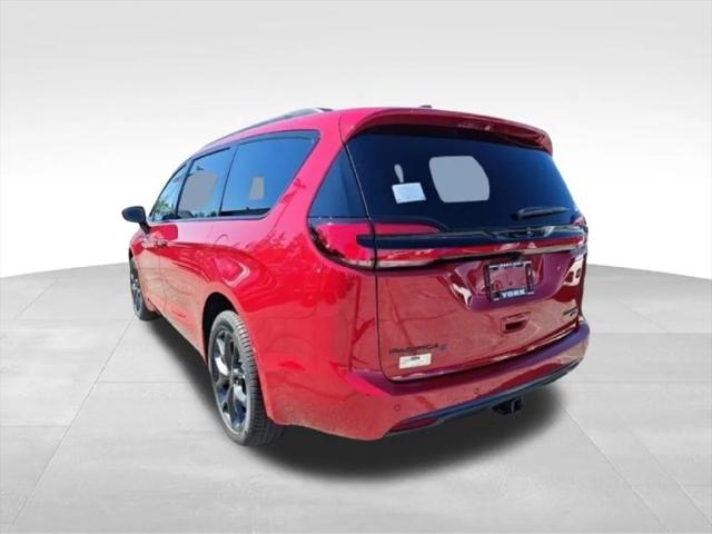2027 Chrysler Pacifica Limited AWD