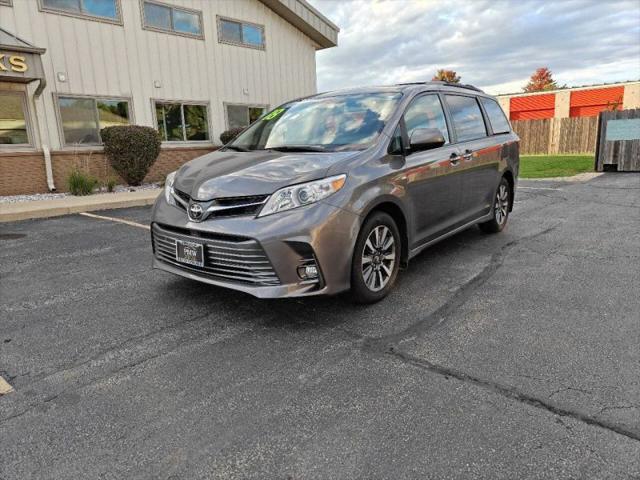 2018 Toyota Sienna XLE 7 Passenger for sale in Naperville, IL