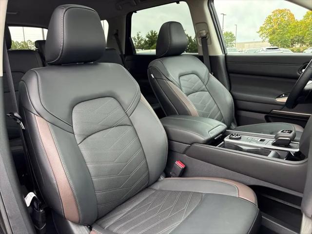 2025 Nissan Pathfinder Platinum 4WD