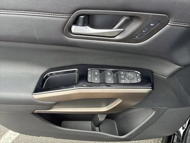 2025 Nissan Pathfinder Platinum 4WD