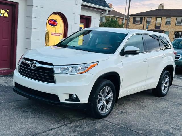 2015 Toyota Highlander LE V6 for sale in West Allis, WI