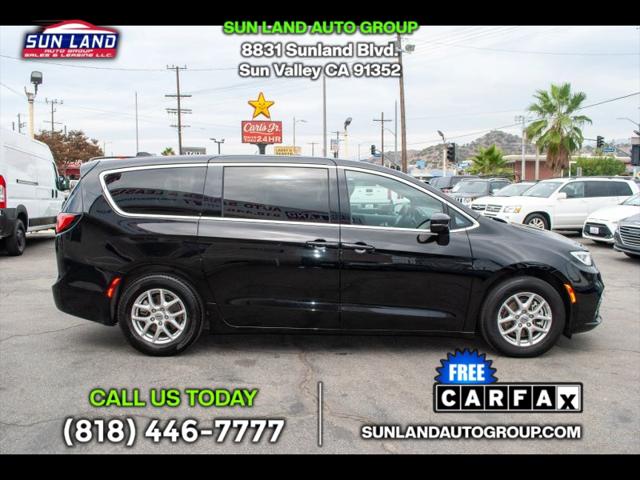 2025 Chrysler Pacifica Select