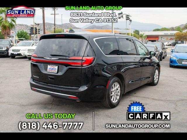 2025 Chrysler Pacifica Select