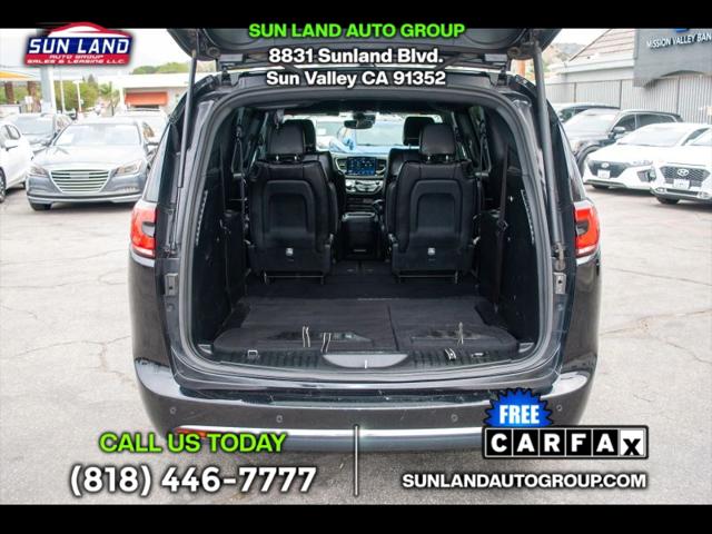 2025 Chrysler Pacifica Select