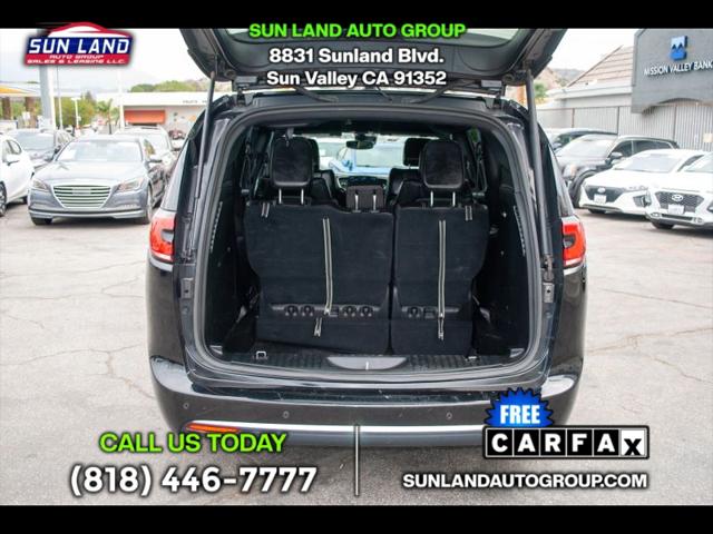2025 Chrysler Pacifica Select