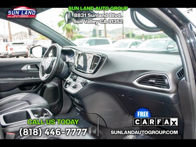 2025 Chrysler Pacifica Select