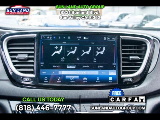 2025 Chrysler Pacifica Select