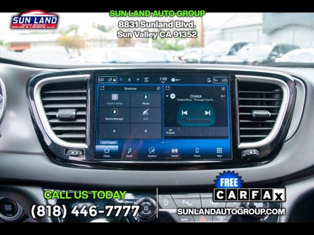 2025 Chrysler Pacifica Select