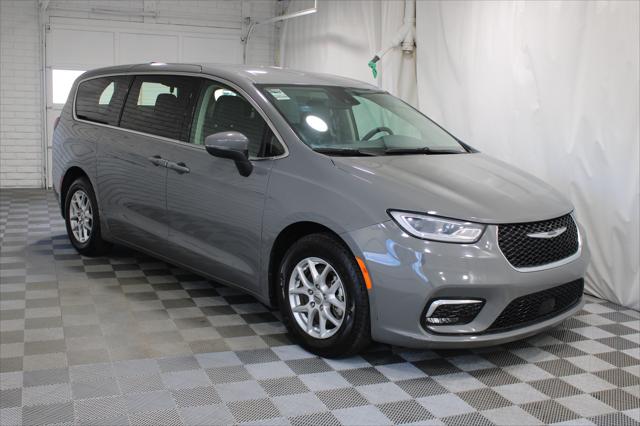 2023 Chrysler Pacifica Touring L for sale in Wichita, KS