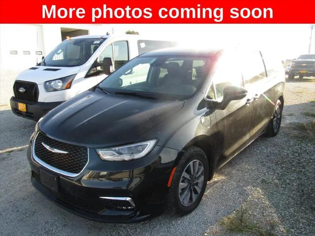 2023 Chrysler Pacifica Hybrid Touring L for sale in Bethany, MO