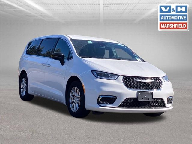 2025 Chrysler Pacifica Select for sale in Marshfield, WI