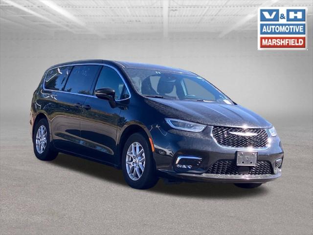 2025 Chrysler Pacifica Select for sale in Marshfield, WI