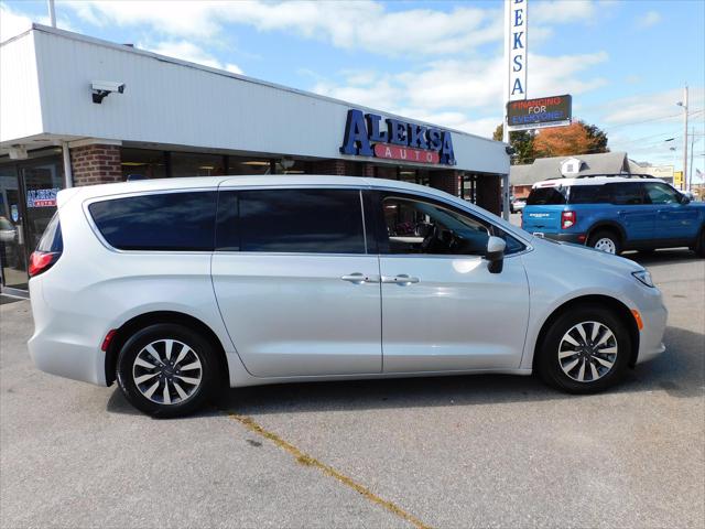 2023 Chrysler Pacifica Hybrid Touring L for sale in Salem, NH