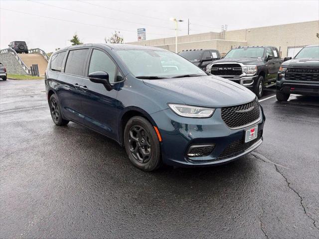 2023 Chrysler Pacifica Hybrid Touring L for sale in Kansas City, KS