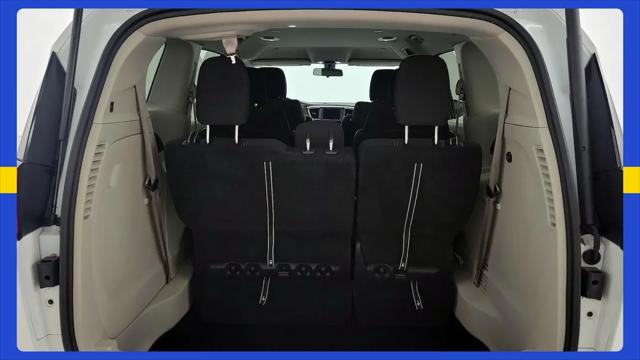 2022 Chrysler Voyager LX